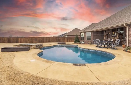 Whitesboro House | Pool/Spa Home In Horse Country