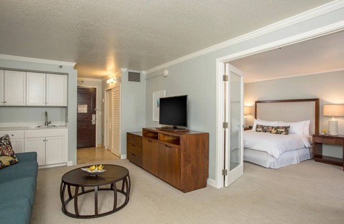 Hanamaulu Hotel | Pool View Unit Close to Waimea Canyon State Park