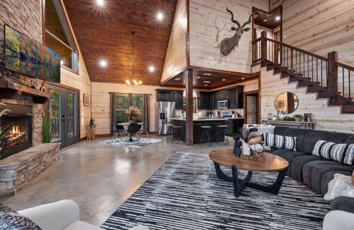 Pickens Cabin | Poolside Par-Tee · Putt & Swim: Mini Golf, Heated Pool & Shuffleboard