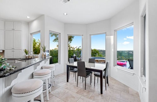 Westcliff House | Poolside Retreat | Fire Pit, Hot Tub & Sleeps 14!