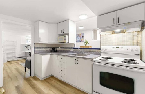 Rosemont-La Petite-Patrie Apartment | Pop Art Star Studio Cozy Stay in Rosemont