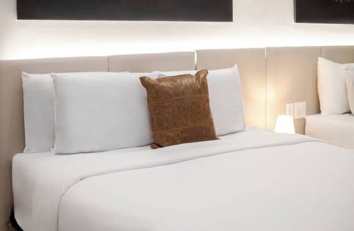 Gay Village Hotel | Pop Queen Duo – Central MTL Stay