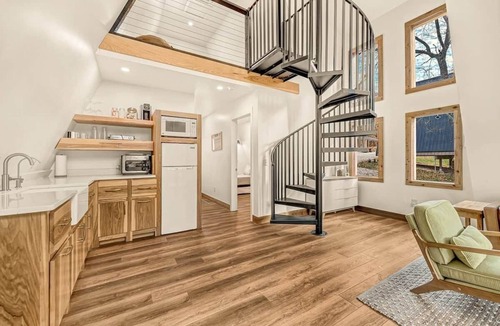 Rogers House | Post Oak Perch-Cozy Forest A-frame Near Bentonville
