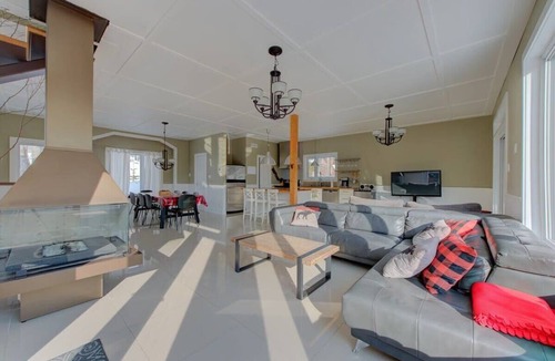 Saint-Philemon Ski Chalet | Pourquoi Pas! | Private Spa & Mountain View
