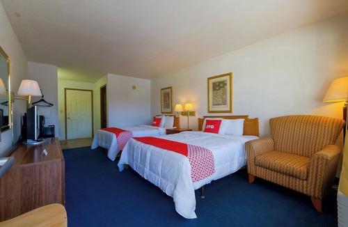 Eureka Springs Hotel | Premium 2 Double Queen with Balcony in Eureka Springs Area.