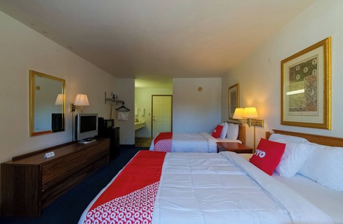 Eureka Springs Hotel | Premium 2 Double Queen with Balcony in Eureka Springs Area.