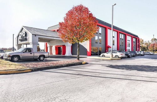 Jacksonville Apartment | Premium King Bed|Jacksonville AR