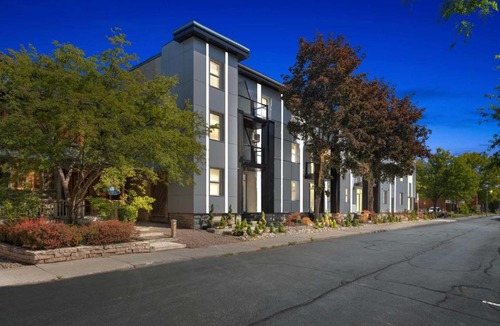 Lowertown Apartment | PRIME Downtown - Upscale 1BR in the Byward Market!