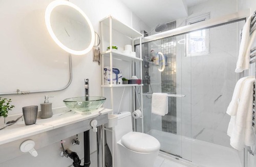 Lowertown Apartment | PRIME Downtown - Upscale 1BR in the Byward Market