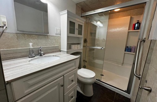Streetsville Apartment | Prime Location 3Bedrooms, 2 Bath, Basement Apartment with parking- Streetsville Area, Close to Transit- Sleeps 6