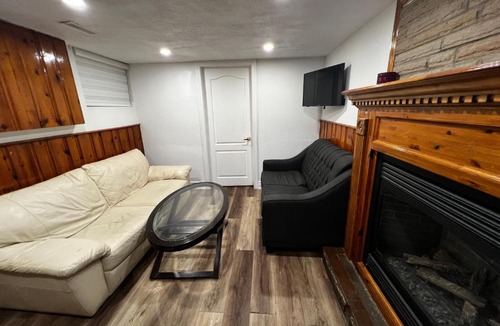 Streetsville Apartment | Prime Location 3Bedrooms, 2 Bath, Basement Apartment with parking- Streetsville Area, Close to Transit- Sleeps 6