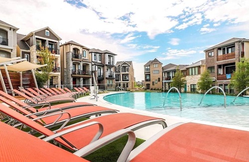 Vickery Meadow House | Prime Location - 3BR Luxury Home - Pool, BBQ!