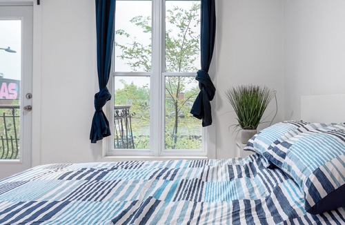 De Lorimier Apartment | PRIME LOCATION-BRIGHT AND LOVELY APARTMENT