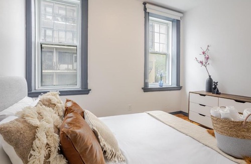 Shaughnessy Village Apartment | Prime Location Charming 4BR in Downtown MTL