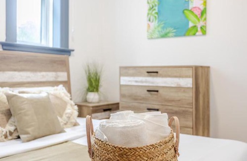 Shaughnessy Village Apartment | Prime Location Charming 4BR in Downtown MTL