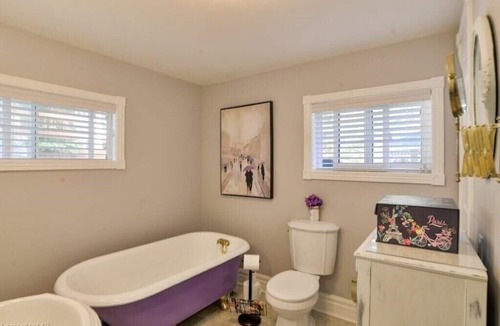 Bracebridge Cottage | Pristine Cottage in beautiful surroundings