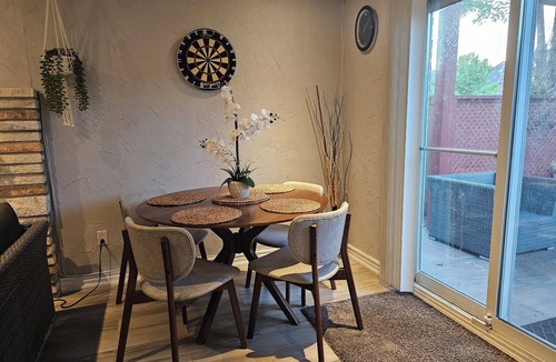 Dean Park Apartment | Private 1 Bedroom Ensuite Apartment