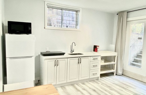 Willowdale House | Private 1BR Suite | Kitchen, Parking & WiFi | North York