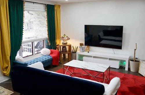 Hillcrest Village House | Private Bedroom with Ensuite