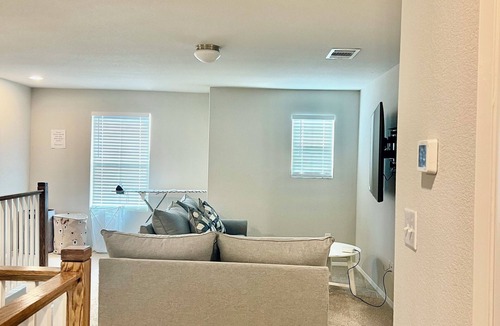 Elgin House | Private Bedroom with full shared bathroom, Elgin Texas