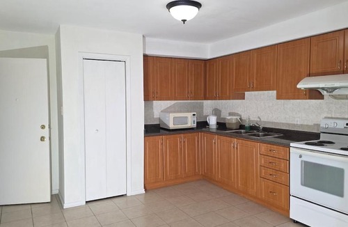 Oakwood Village Apartment | Private & Bright 2-bedroom, Midtown Toronto