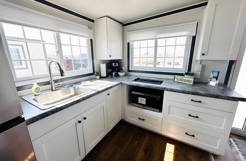 Pecos Apartment | Private Business Studio, Queen Bed, Office, Full Kitchen and In-Unit Laundry
