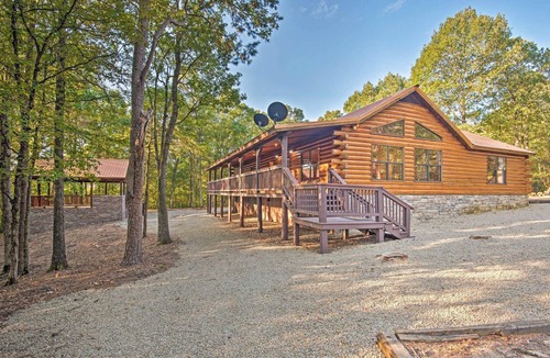 Golden Cabin | Private Cabin on 25acres w/Huge Grilling Pavilion