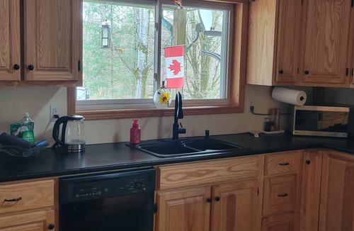 Apsley Cottage | Private Cottage Cabin on Eels Creek with hottub! Near Kawartha Highlands