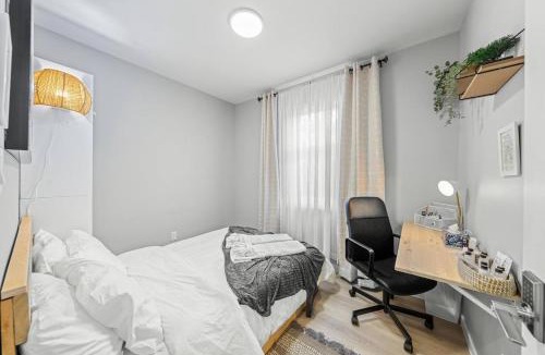 Newtonbrook House | Private Cozy Room with Free Parking