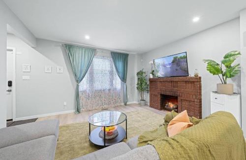 Newtonbrook House | Private Cozy Room with Free Parking