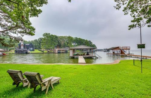 Enchanted Oaks House | Private Dock: Lakefront Enchanted Oaks Retreat