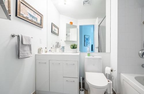 Fort York Apartment | Private Entrance 2 Bedroom Condo Downtown Toronto