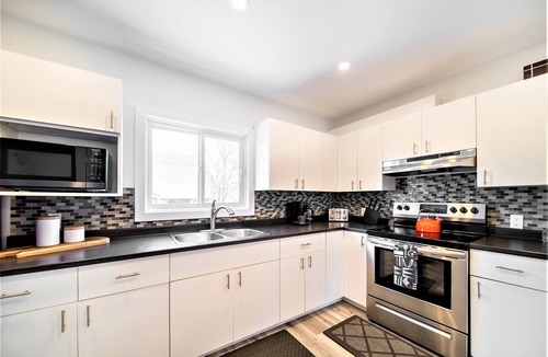 Winnipeg House | Private Gym & Dedicated Office Space.