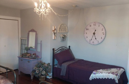 Holly Apartment | Private Historic Downtown Holly Apartment