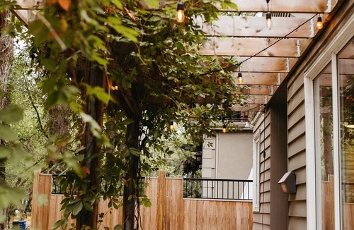 Saskatoon Downtown House | Private Hot Tub 3Bd, 5 min Walk to Broadway & Downtown