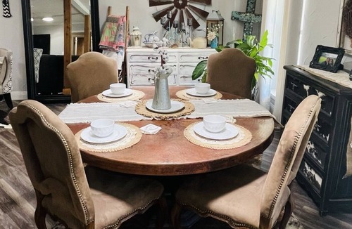 North Richland Hills Bed & Breakfast | Private king master bedroom w/private bathroom & shared home (others live here)