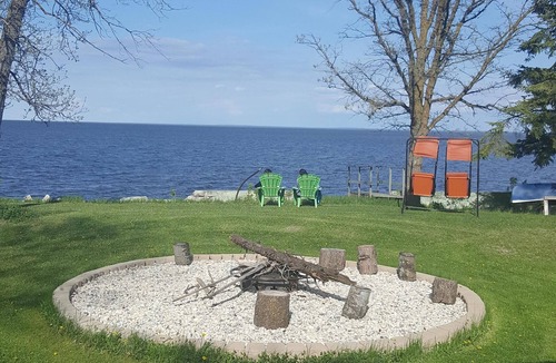 Sandy Hook Cottage | Private Lakefront Cottage