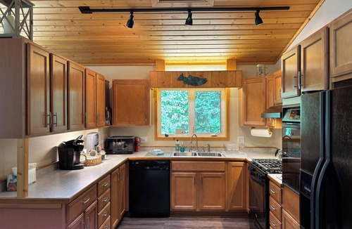 Primrose House | Private lakefront home on gorgeous Kenai Lake!