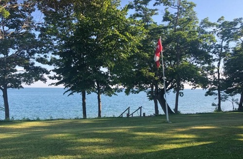 Dunnville House | Private Lakefront Octagon House