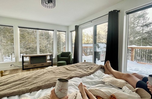 Thorne Cottage | Private lakefront retreat with Hot Tub, Kayaks, and sunset views