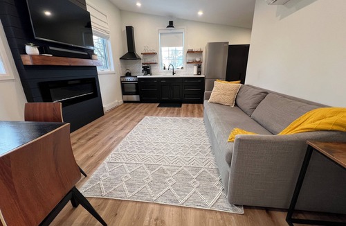 Brampton Apartment | Private Modern Garden Suite with Pool, Sauna and Fitness Area