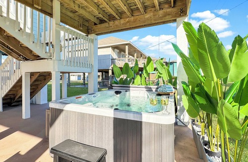 Port Bolivar House | Private Pool | Hot Tub | 4BD | 3min walk to beach