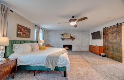 Norman House | Private Pool Sleeps 14 3 King Beds Near OU