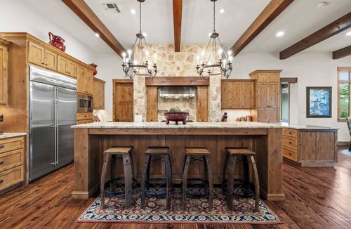 Bergheim House | Private Ranch|Pool|Ping Pong|Yoga|Weddings|Games