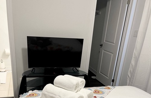 Hamilton House | Private Room and Bath
