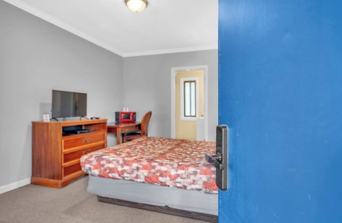Riverview Apartment | Private Room & Bath Brownstown Near Detroit