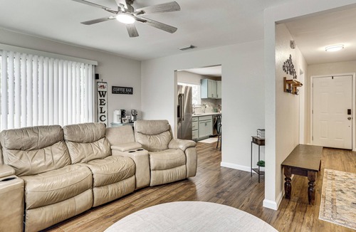 South Arlington House | Private Yard w/Grill & Fire Pit! Mansfield Escape