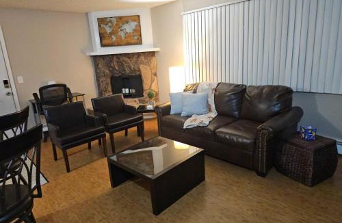 Sand Lake Apartment | Pup friendly Beautiful 2 Bedroom