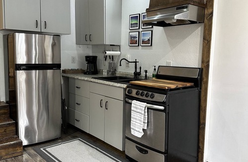 Taku - Campbell House | Quaint apartment steps from Campbell Creek Trail