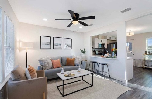 MLK House | Quaint E. Austin Home, Work Travel, Fenced Yard